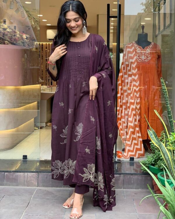 Vishpra Women's printed cotton Kurti - Image 3