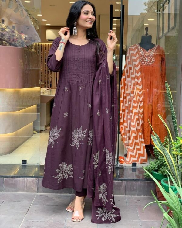 Vishpra Women's printed cotton Kurti - Image 2