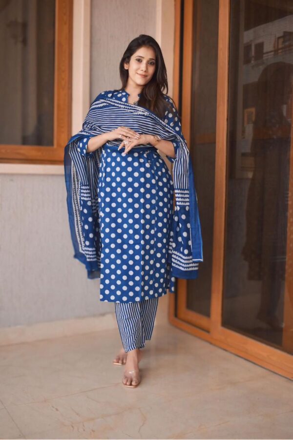 Vishpra Women Polka-dot print Kurti