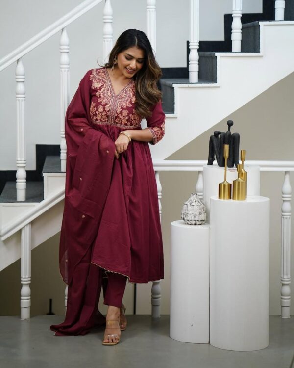 Vishpra women's maroon printed cotton kurta - Image 2