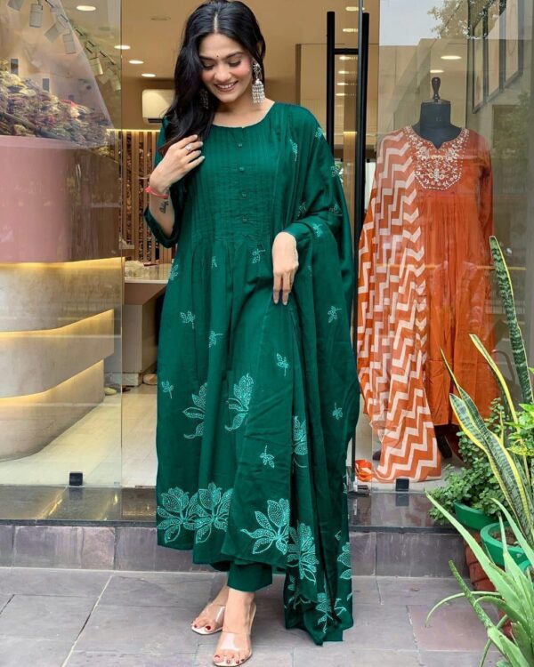 Vishpra Women's Printed Cotton Kurta - Image 2