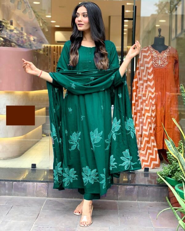 Vishpra Women's Printed Cotton Kurta - Image 3
