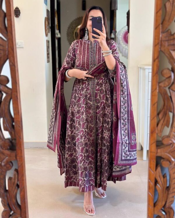 Vishpra Women's Floral Butti Printed Pure Cotton Suit - Image 5