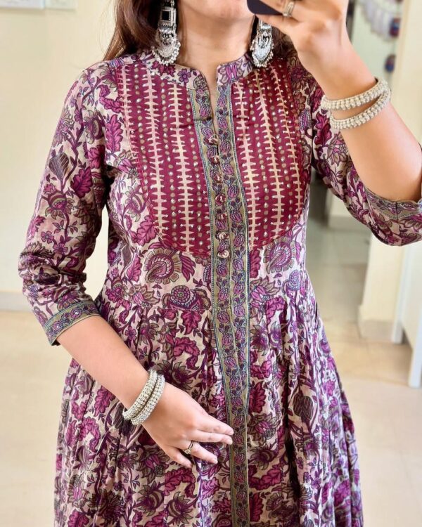 Vishpra Women's Floral Butti Printed Pure Cotton Suit - Image 3